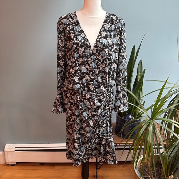 Veronica Beard Dresses & Skirts - Veronica Beard 100% Silk Wrap Dress. Size 16